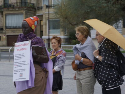 Foto accion calle estatuas 2023